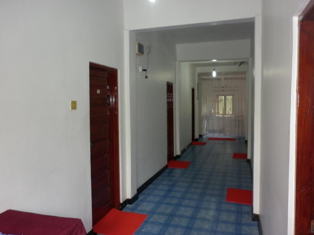 Luxman Guest House Polonnâruvâ Extérieur photo