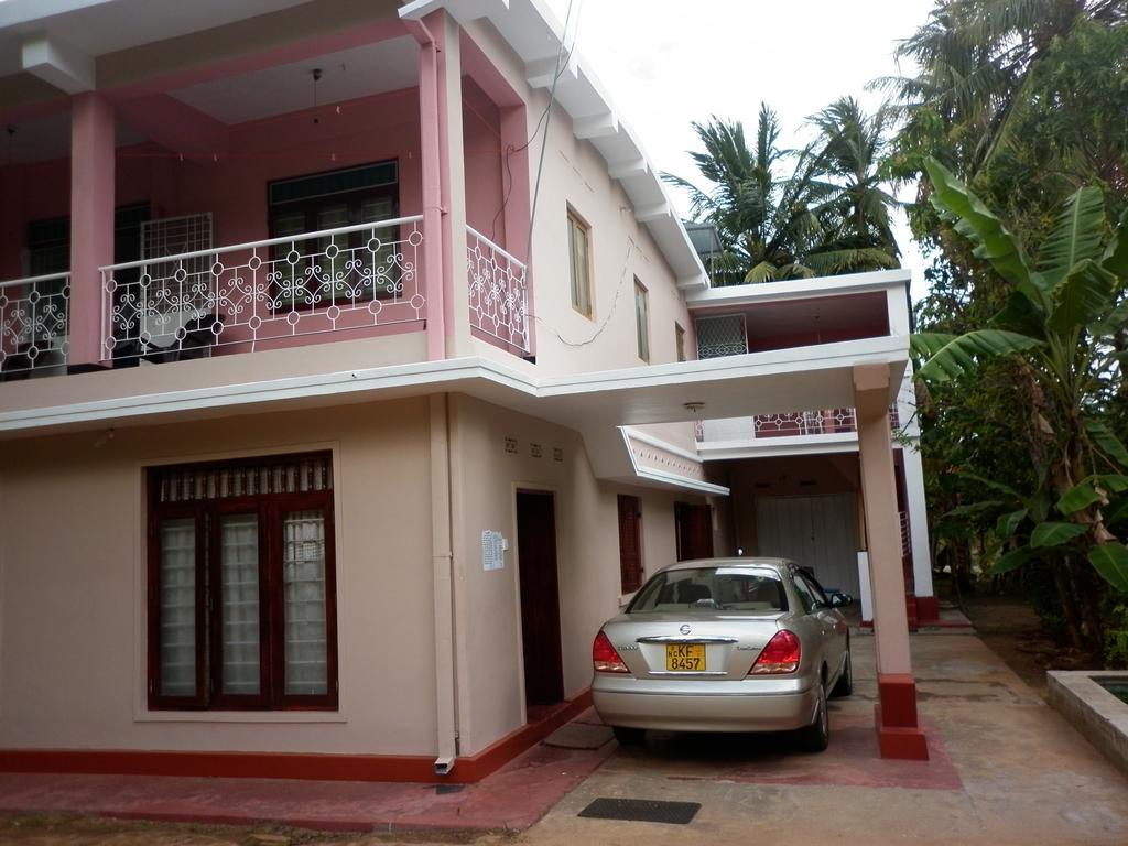 Luxman Guest House Polonnâruvâ Extérieur photo