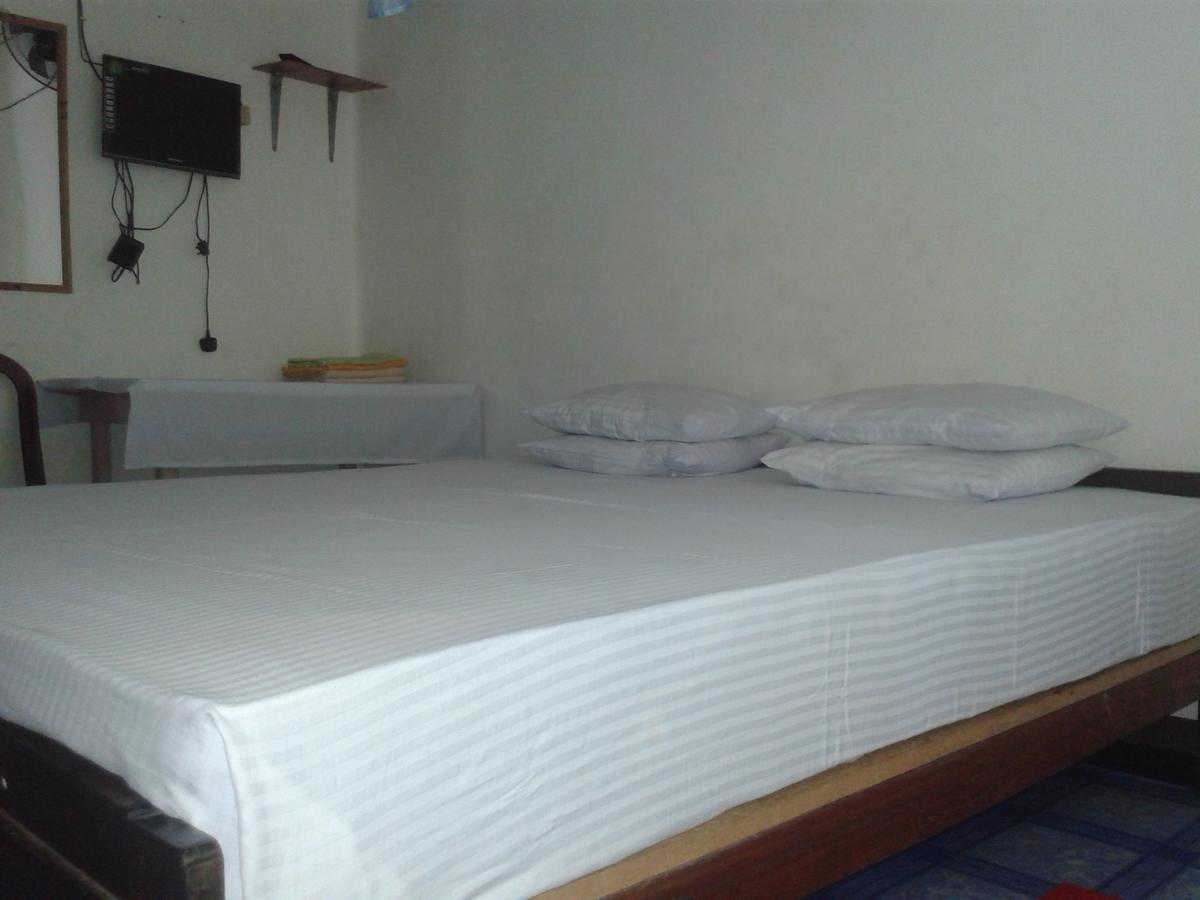 Luxman Guest House Polonnâruvâ Extérieur photo